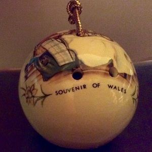 Ye Olde Aidees Ceramic Pomander Victorian Couple